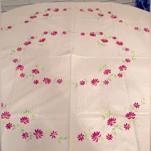 82”x60” oval embroidered tablecloth
